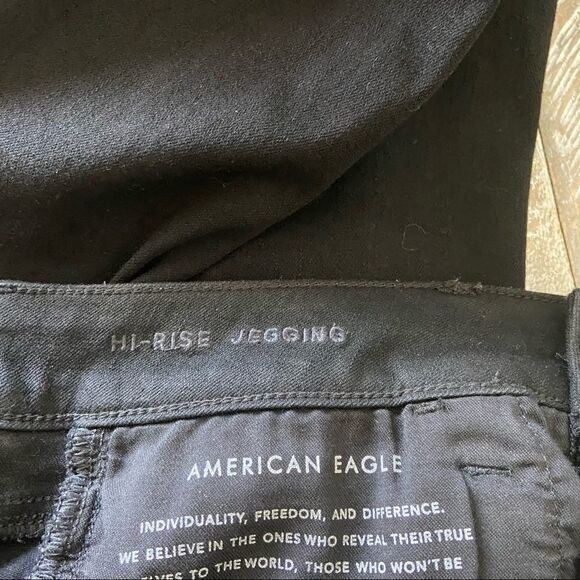 American Eagle-Hi Rise Black Distressed Jeggings (Size:6) - Picture 10 of 12